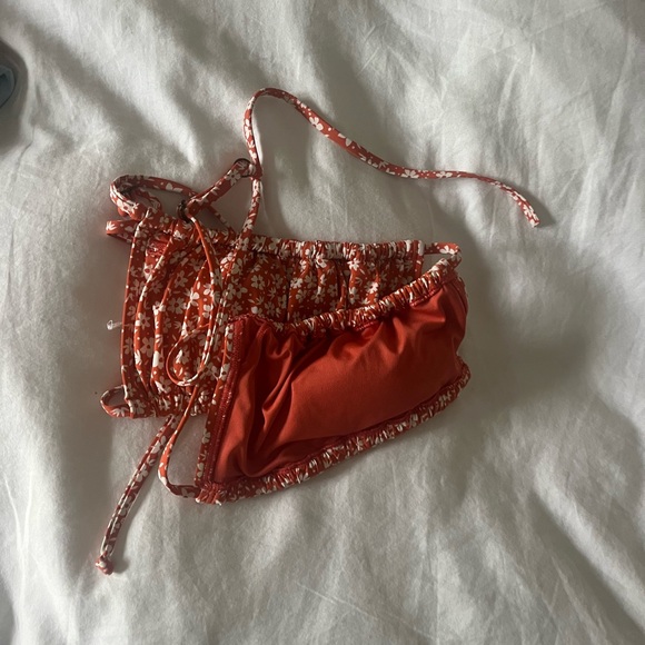 Billabong red bikini top size M - Picture 2 of 2